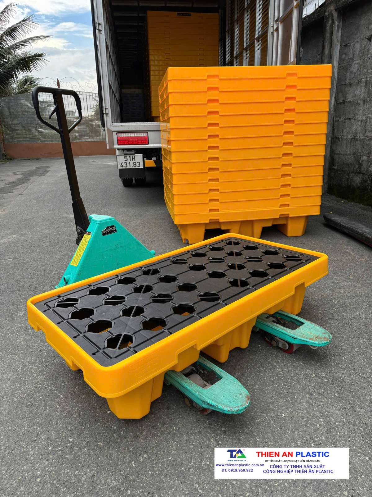 Pallet nhựa chống tràn Quận 12