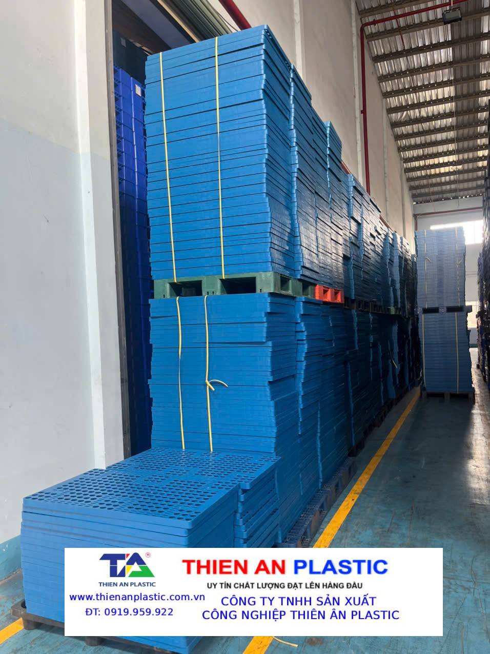 Ứng dụng pallet nhựa trong xe nâng