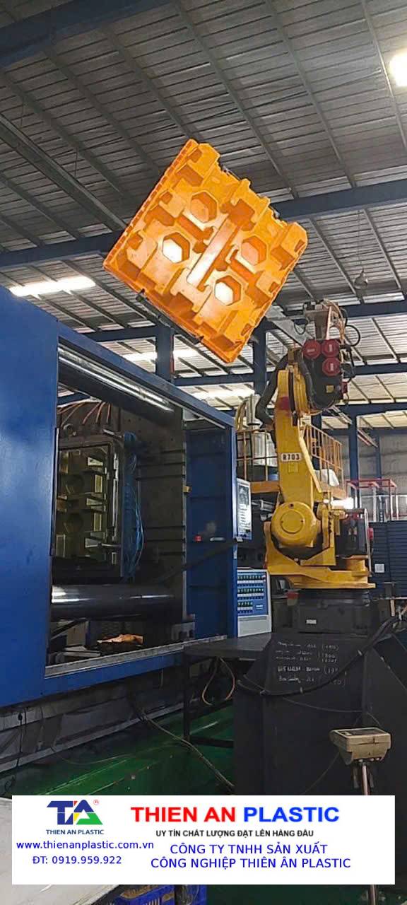 Pallet nhựa chống tràn Quận 1