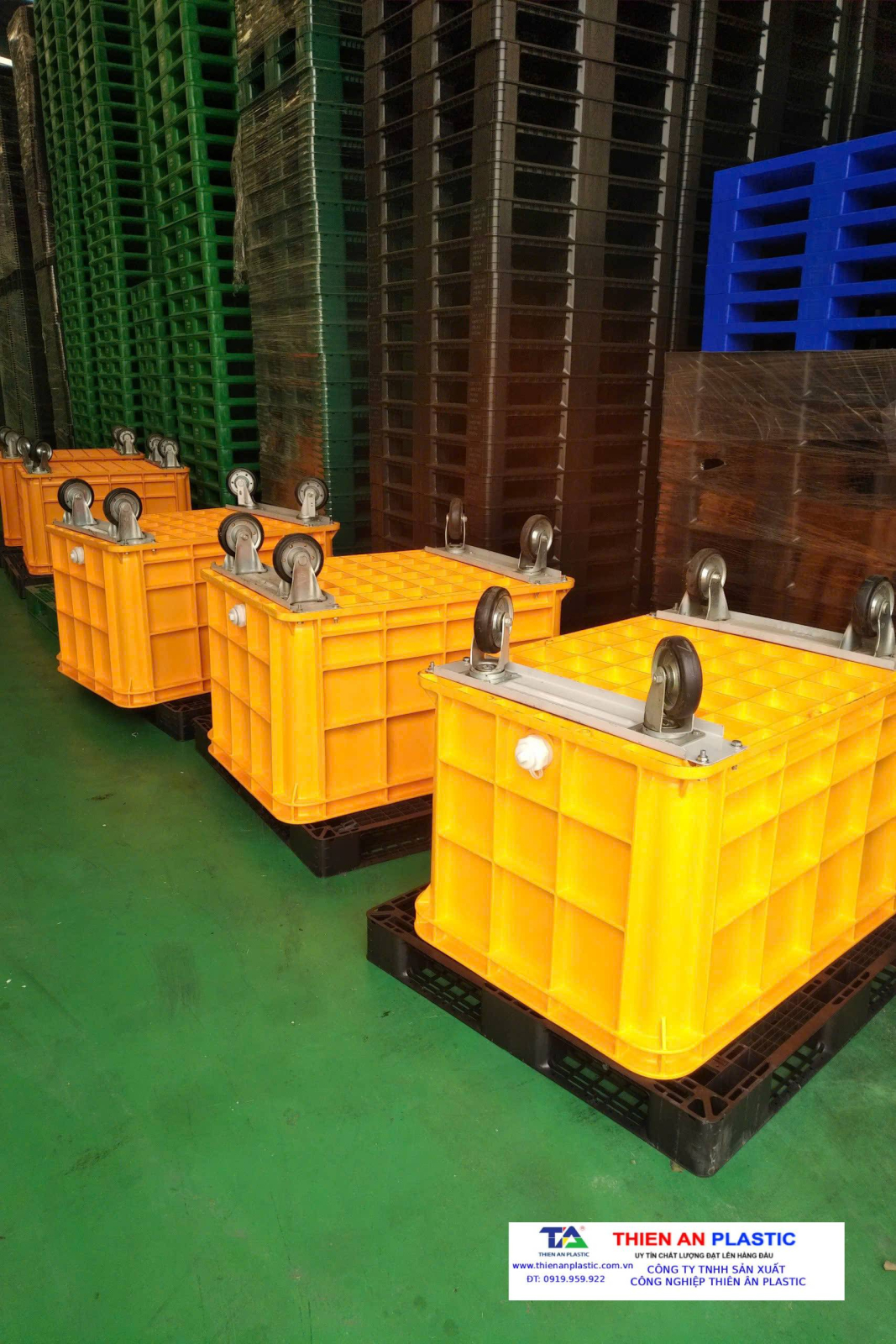 So sánh sóng nhựa và thùng nhựa công nghiệp