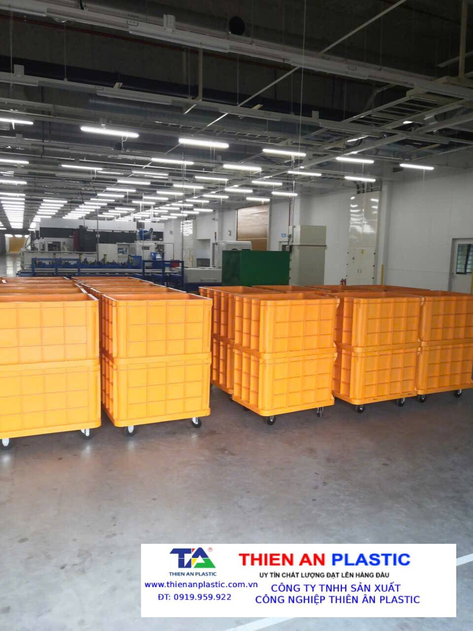 Mua thùng nhựa đặc free ship