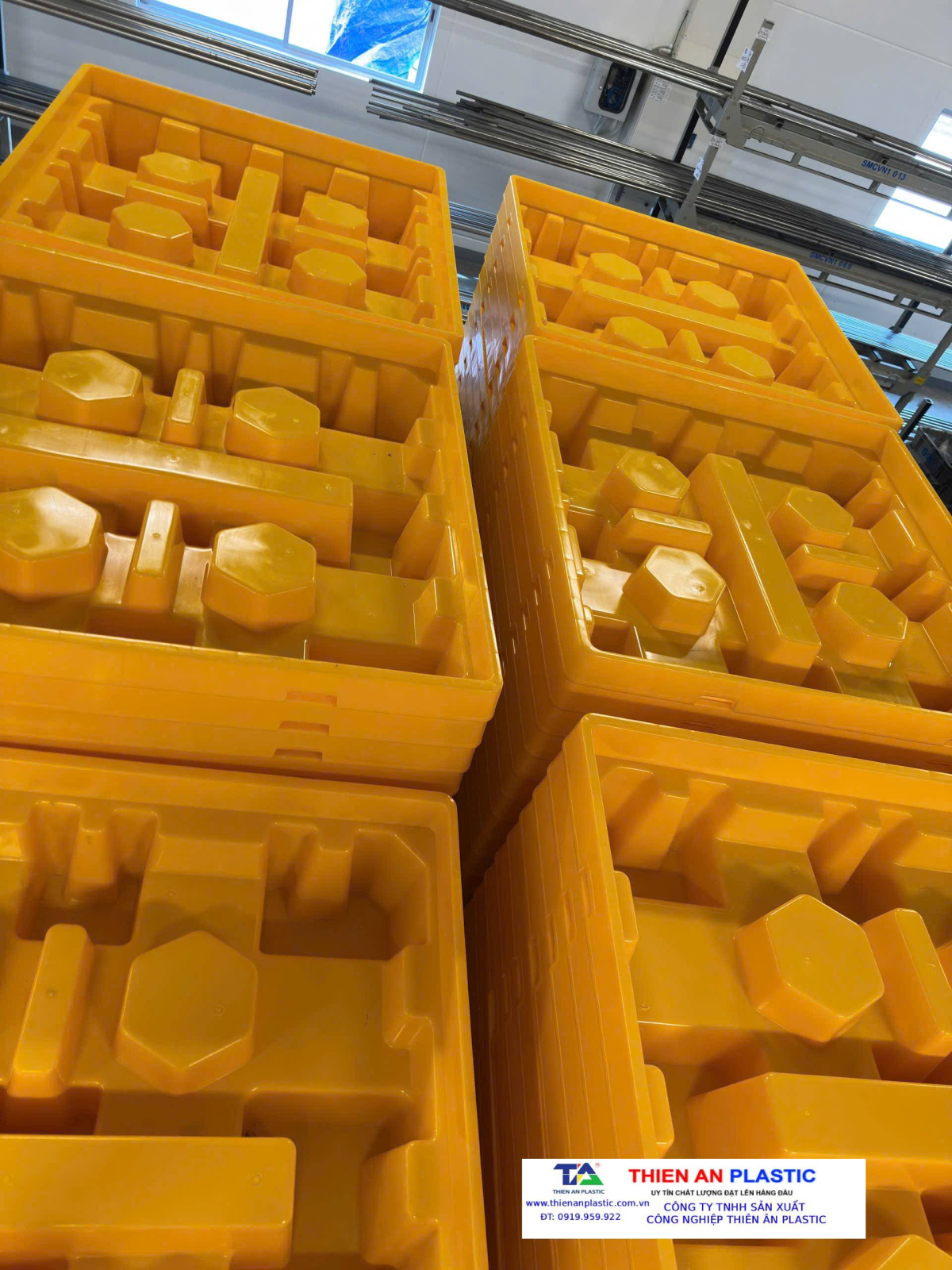 Pallet nhựa chống tràn Quận 2