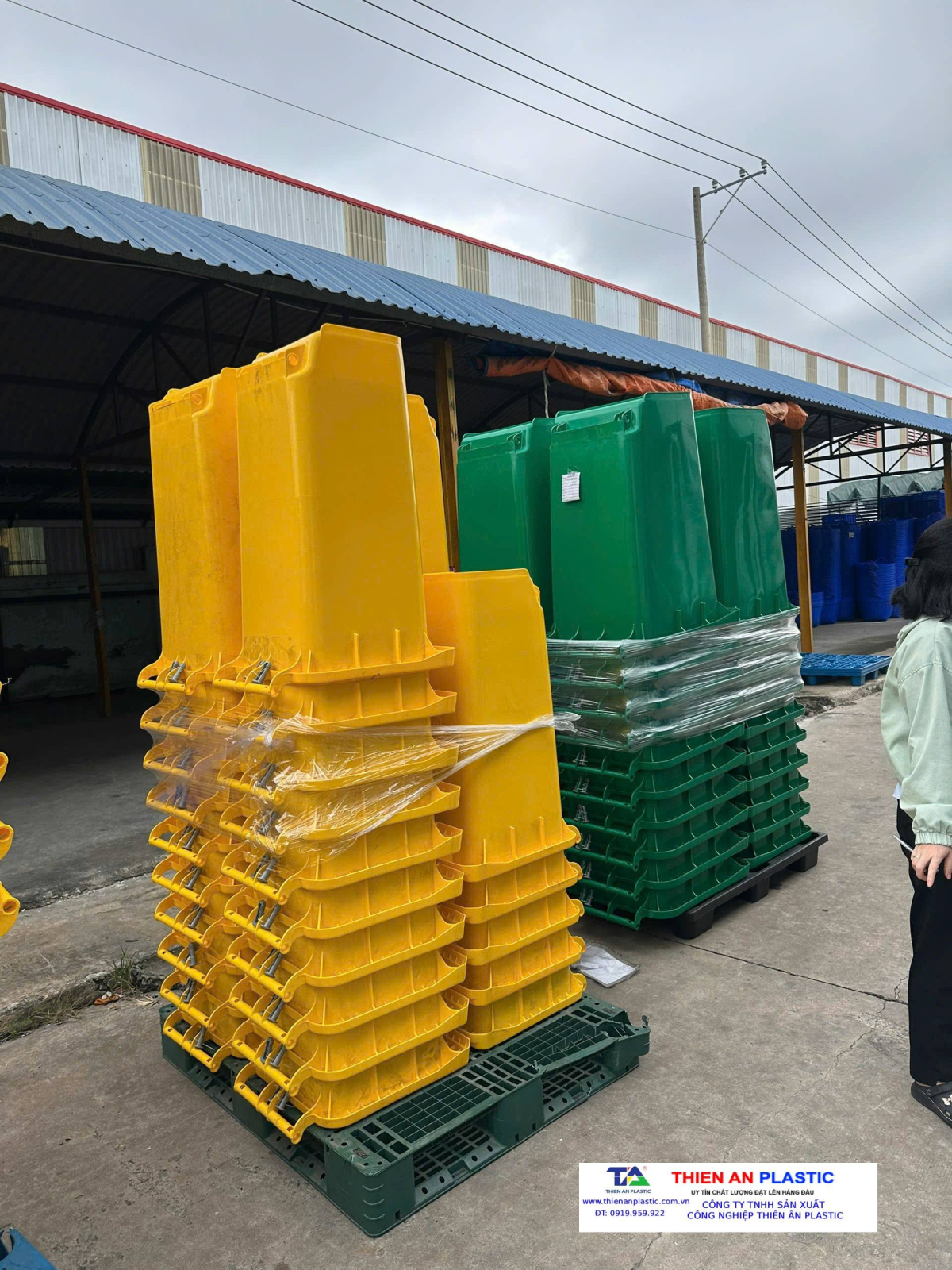 Thùng rác 240l khuyến mãi