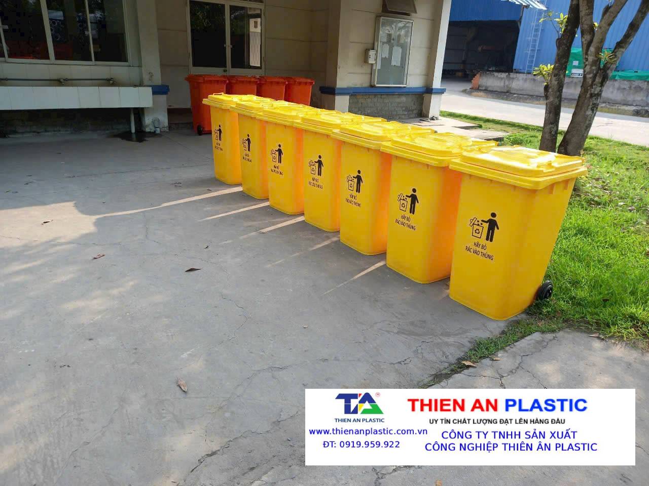 So sánh thùng rác nhựa và thùng rác composite