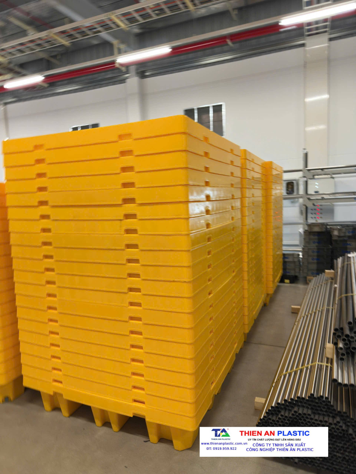 Pallet nhựa chống tràn Quận 5