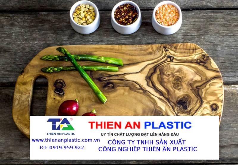 Nên dùng thớt nhựa hay thớt gỗ? Loại nào tốt hơn?