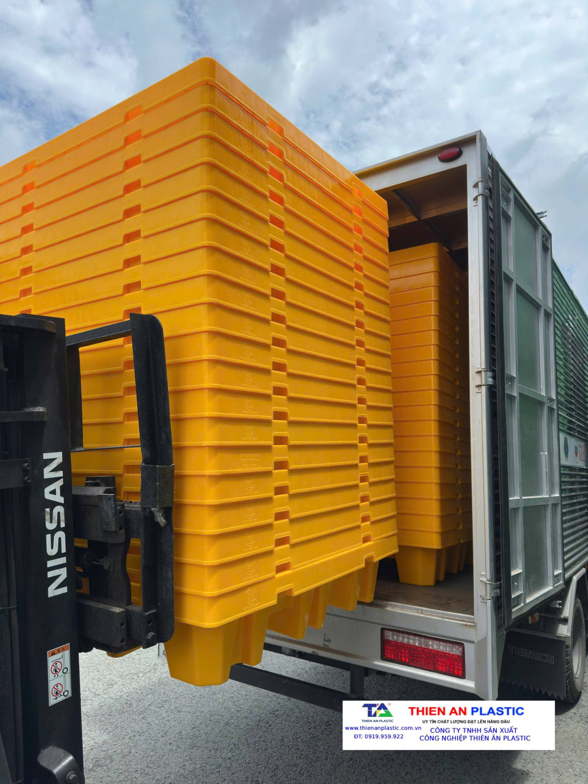 Pallet nhựa chống tràn Lâm Đồng