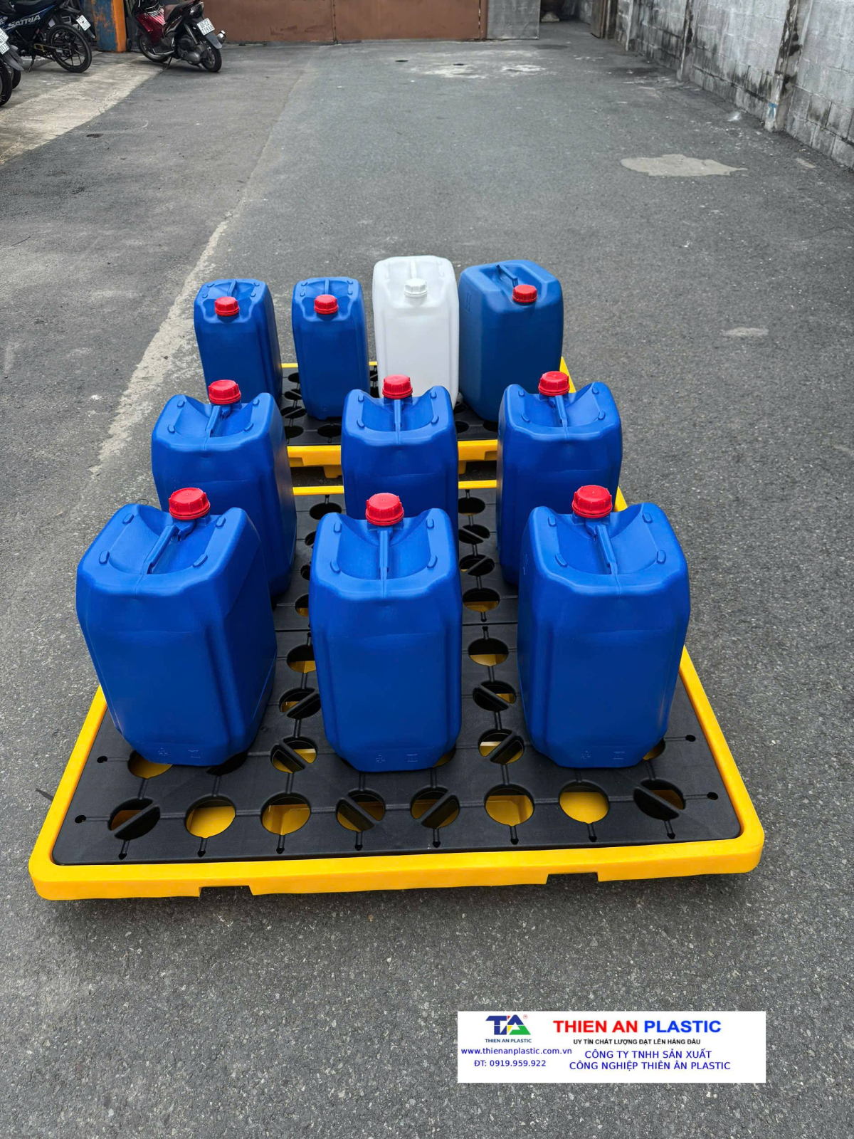 Pallet nhựa chống tràn Vĩnh Phúc