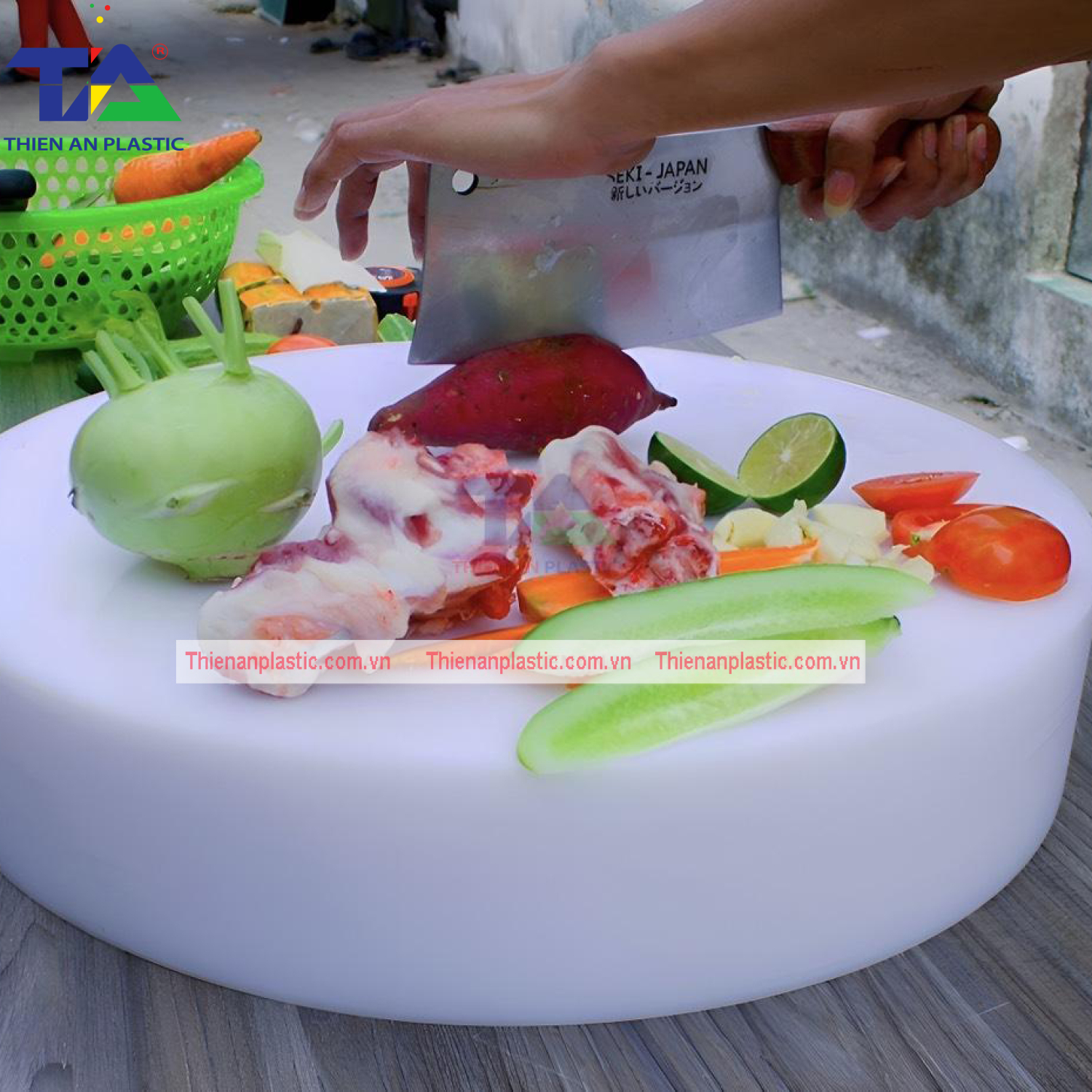 Thớt Nhựa Tròn Chặt Thịt (KT: Ø400 x 100 mm)