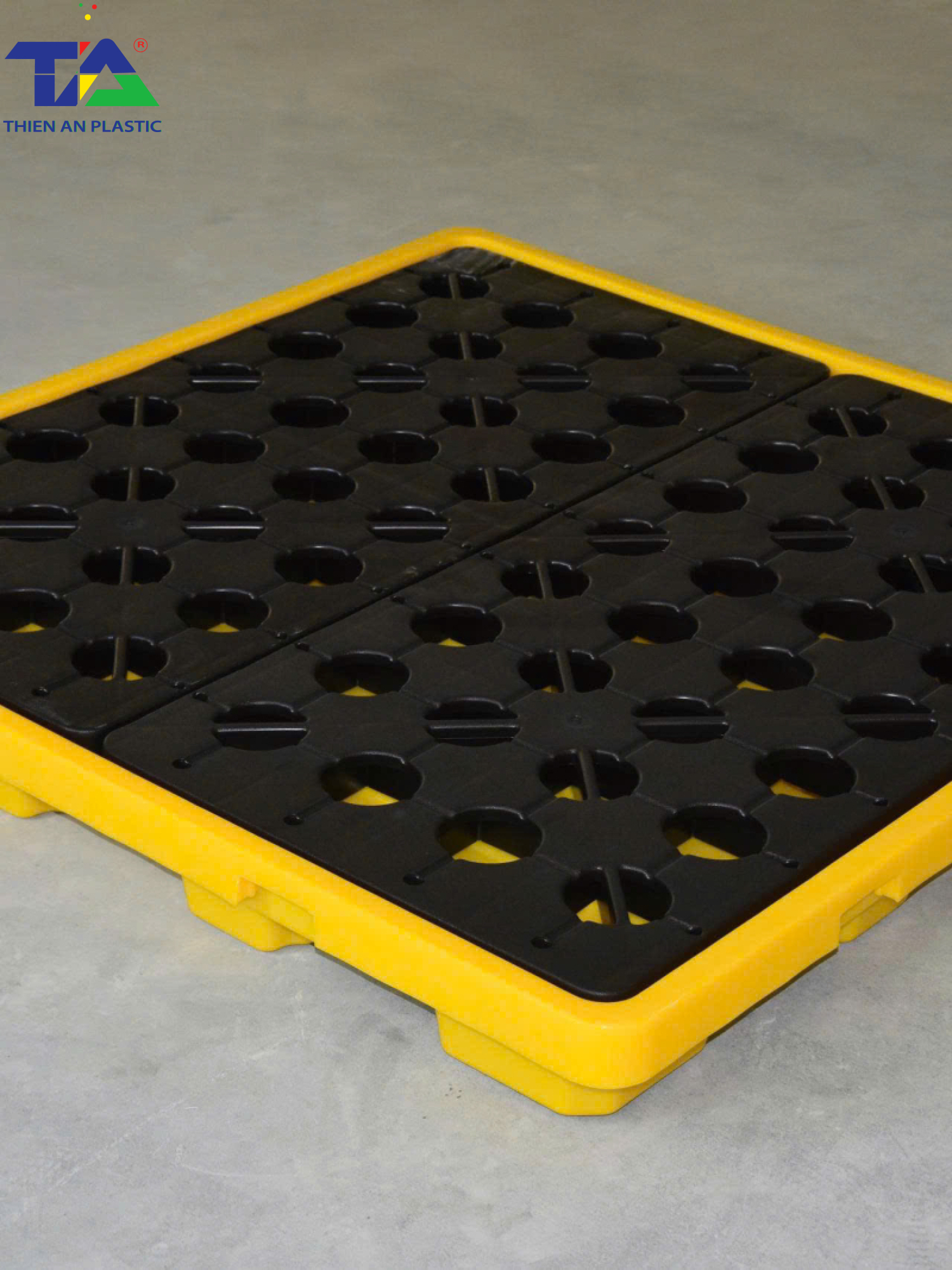 Pallet Nhựa Chống Tràn 4 Phuy Thấp (KT: 1300 x 1300 x 150mm)